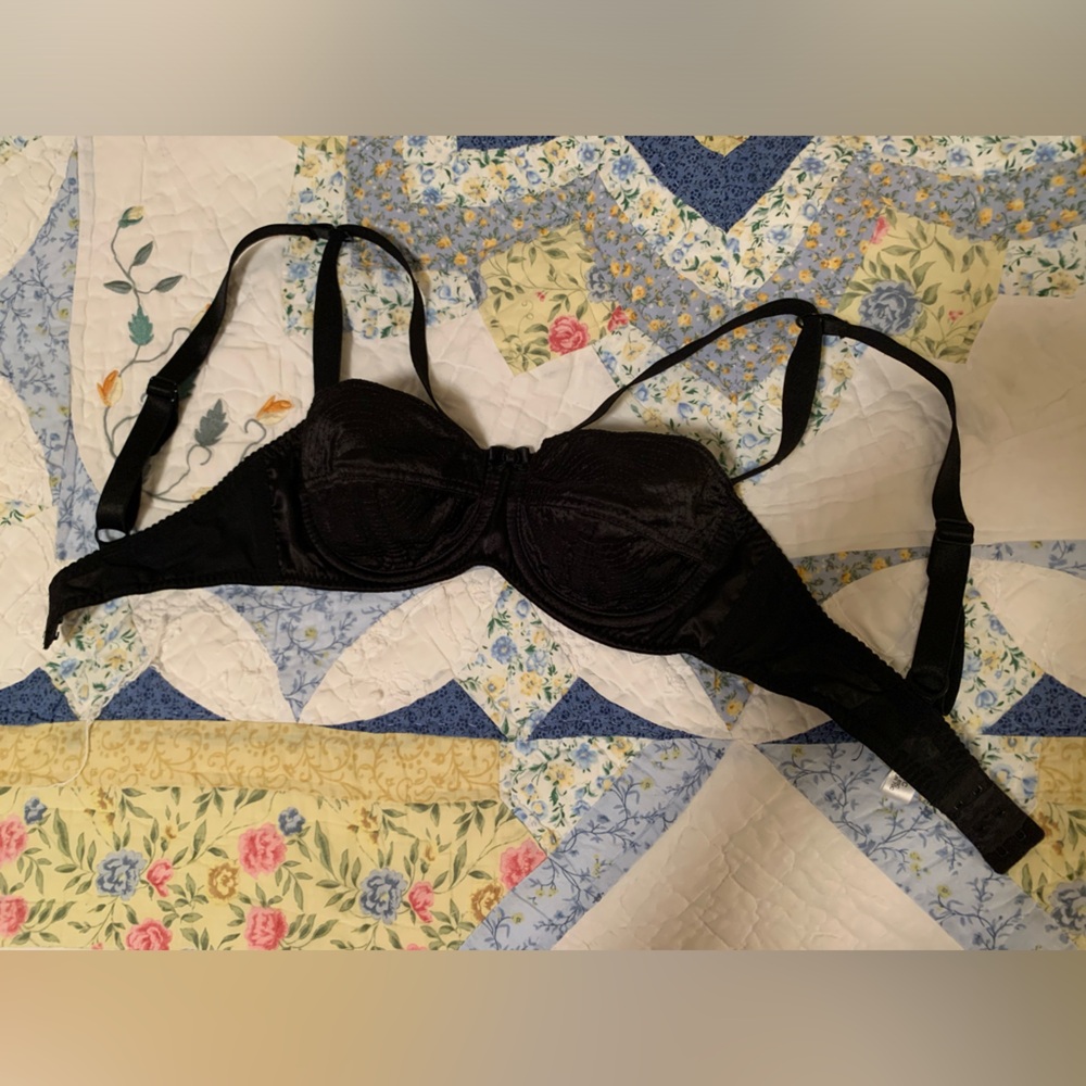 32C/xsmall - what katie did - black pinup retro vintage circle stitch bullet bra